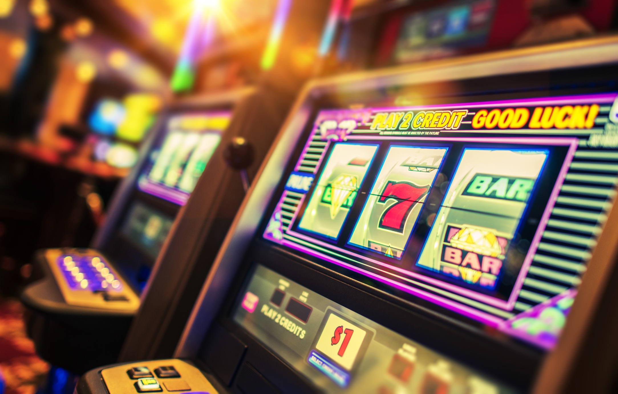 Apakah slot seluler lebih cepat daripada desktop?